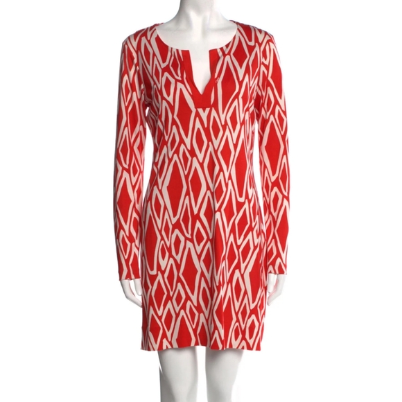 Diane Von Furstenberg Dresses & Skirts - Diana Von Furstenberg Red patterned short dress 🍒
